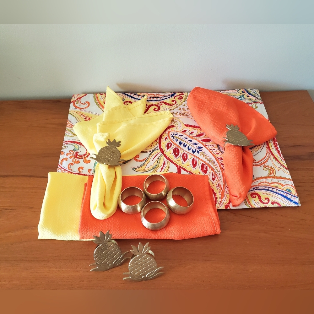 Fiesta Paisley Placemats set of 4 with napkins and napkin holders bundle